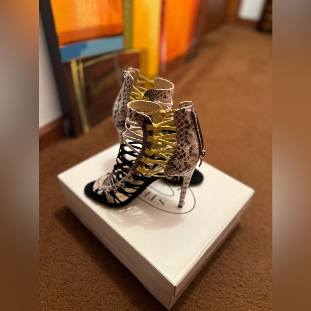 Steve Madden - Picture 4 of 6